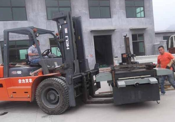常平火车站卸大型设备，需要大吨位叉车，哪里能租到